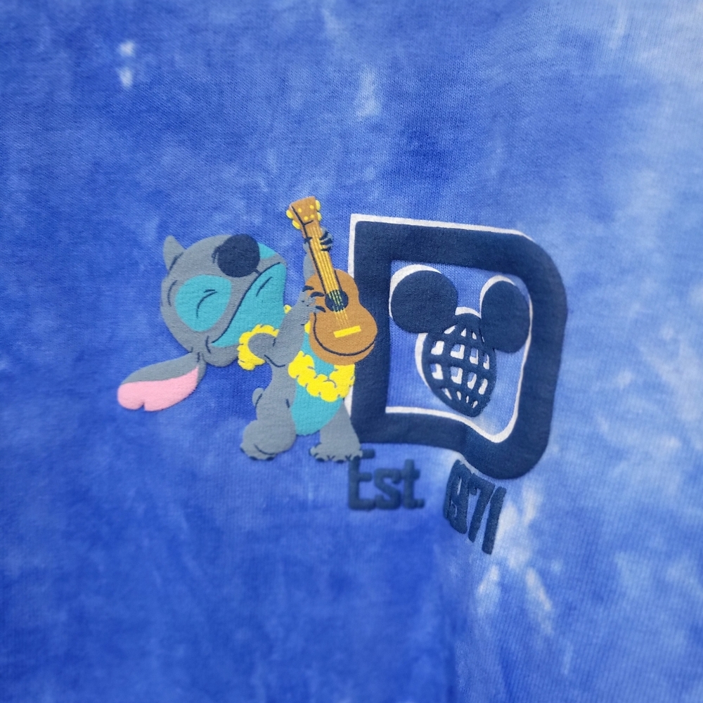 𝗟𝗮𝘀𝘁 𝗰𝗵𝗮𝗻𝗴𝗲 𝘁𝗼 𝗴𝗿𝗮𝗯 Nwt STITCH TIE-DYE DISNEY SPIRIT JERSEY blue - Picture 3 of 6